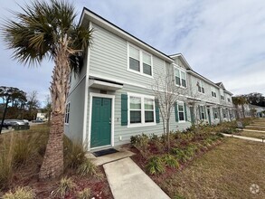 Building Photo - COMING SOON - Rivergate 3 bed/2.5 bath Tow...