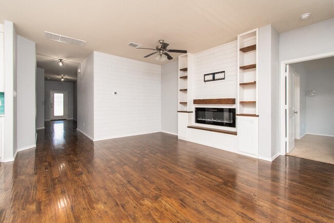 Building Photo - 4831 Rosaline Dr