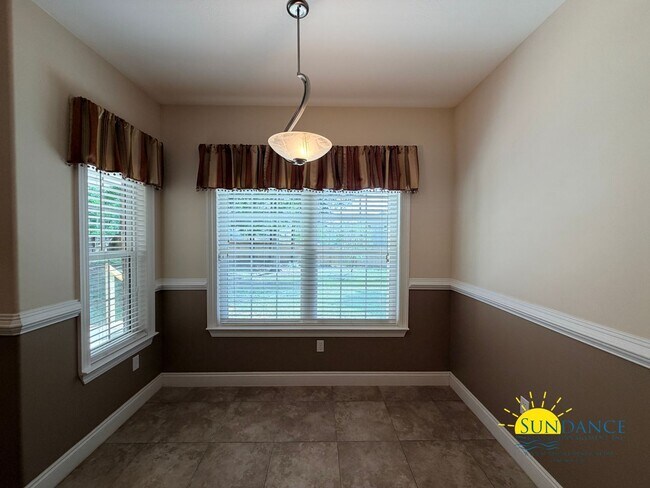 Building Photo - 213 Golf Course Dr