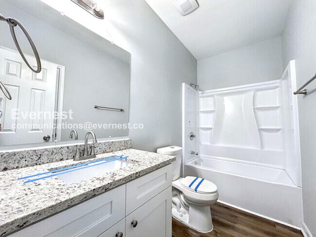 Building Photo - Fast-Track Savings /6 Bed, 3 Bath Home with Fenced Yard & Off-Street Parking / Pet-Friendly / Ava...