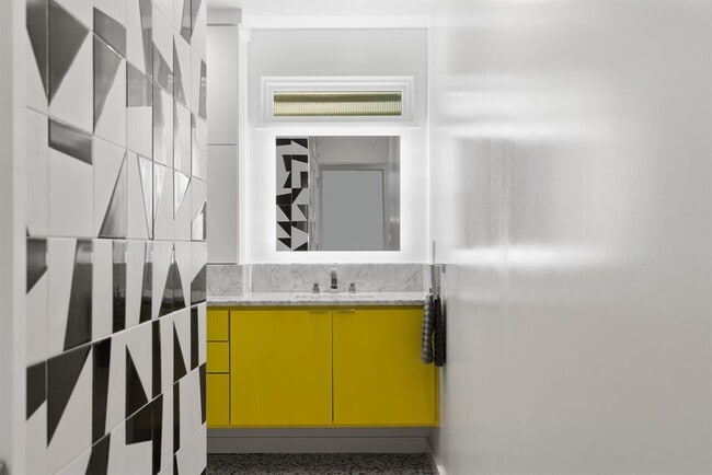 Building Photo - 5706 Highland Hills Cir