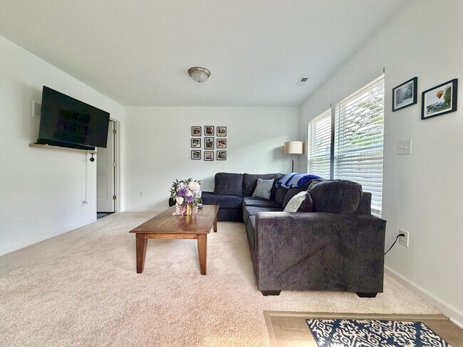 Building Photo - Fully Furnished 2BR/3.5BA Townhome with Garage — Minutes from Downtown Raleigh