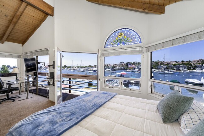 Building Photo - Fully Furnished Island Life Waterfront Ret...
