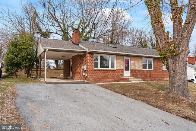 Building Photo - 4502 Henderson Rd
