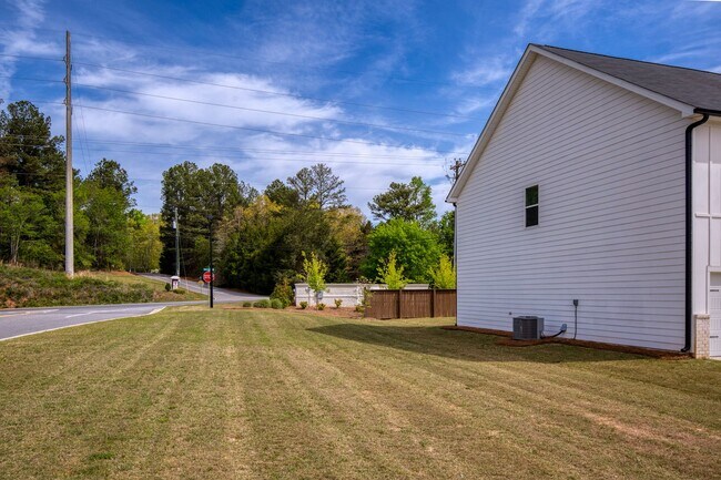 Building Photo - Minutes to Downtown Dawsonville, Rock Creek Park & More—Welcome Home