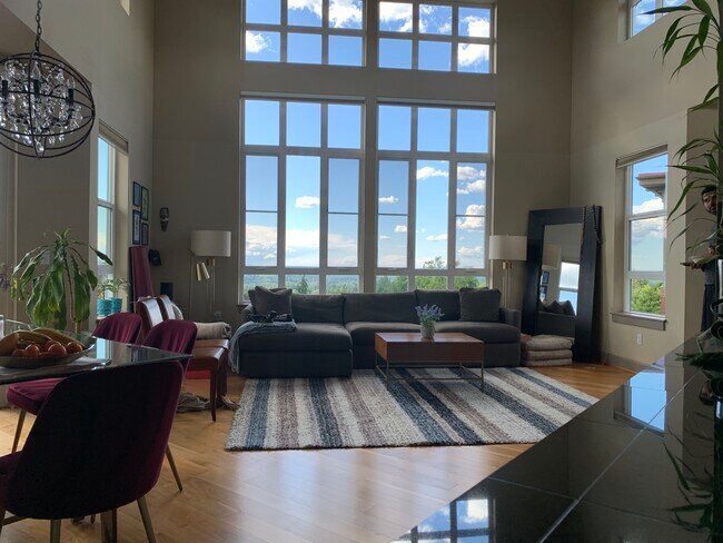 Building Photo - 1840 25th Ave NE