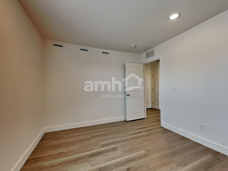 Building Photo - 10573 Lagaspi Dr
