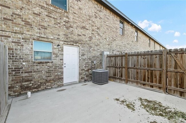 Building Photo - 7 Humming Bird Ct