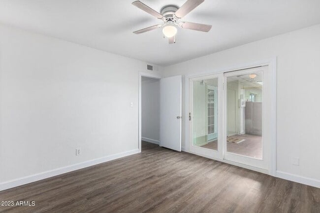 Building Photo - Furnished Optional 3 bed 2 bath Townhome