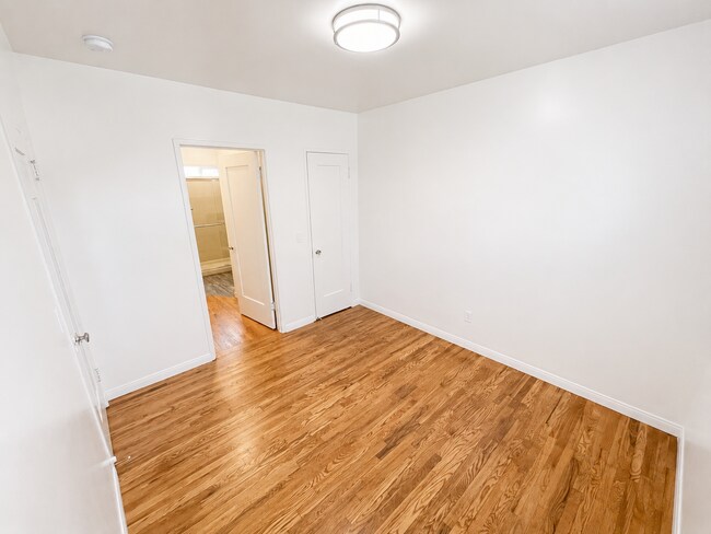 Building Photo - Completely Remodeled Spanish Style Midtown Apartment! Air Conditioning!