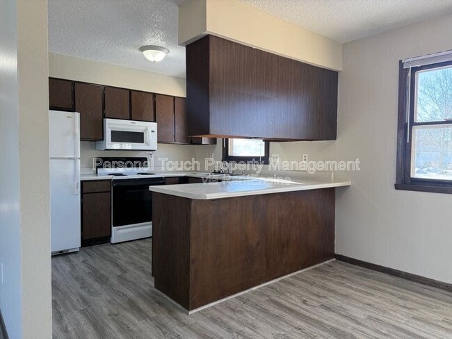 Building Photo - 407 5th St E