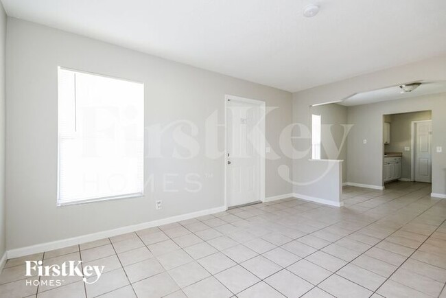 Building Photo - 3217 Deerfield Dr