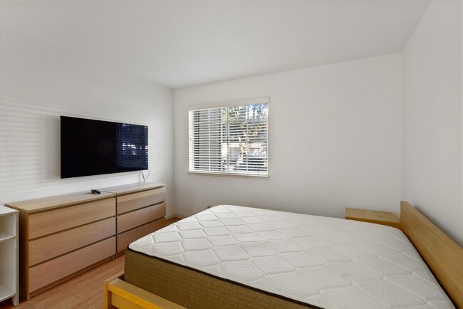 Building Photo - 2702 Somerset Park Cir