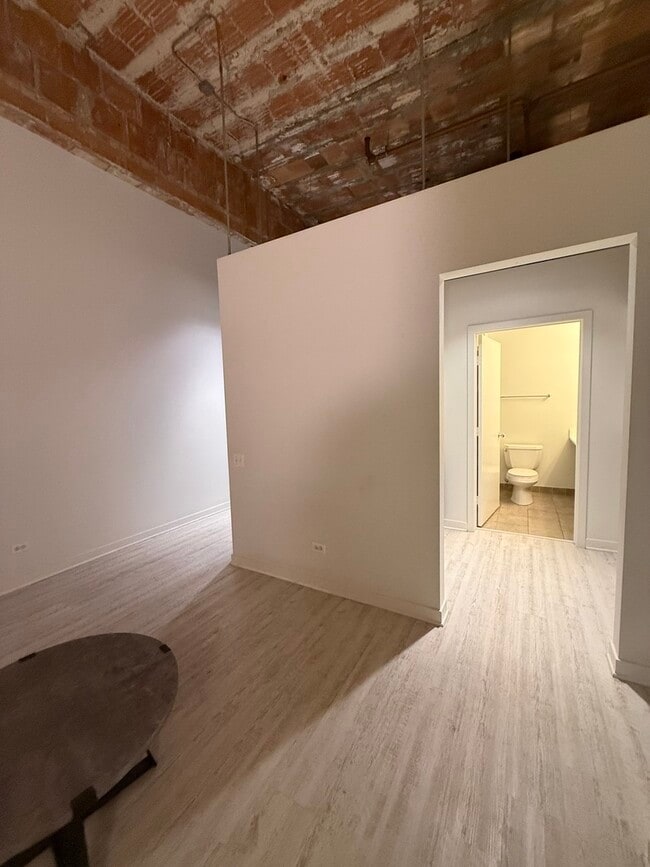 Building Photo - 222 S Racine Ave