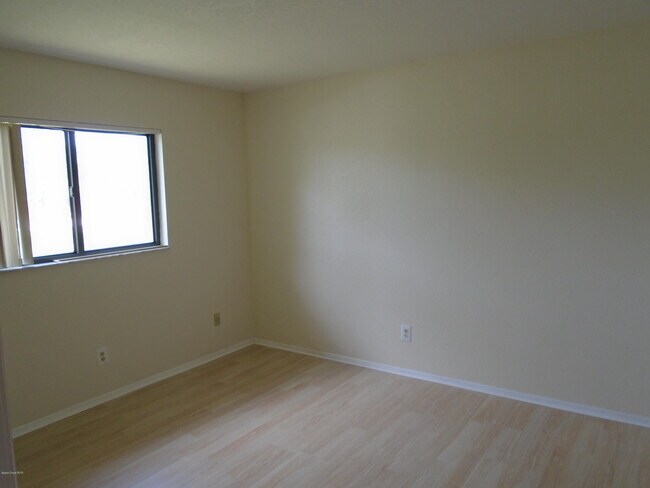 Building Photo - 1606 University Ln