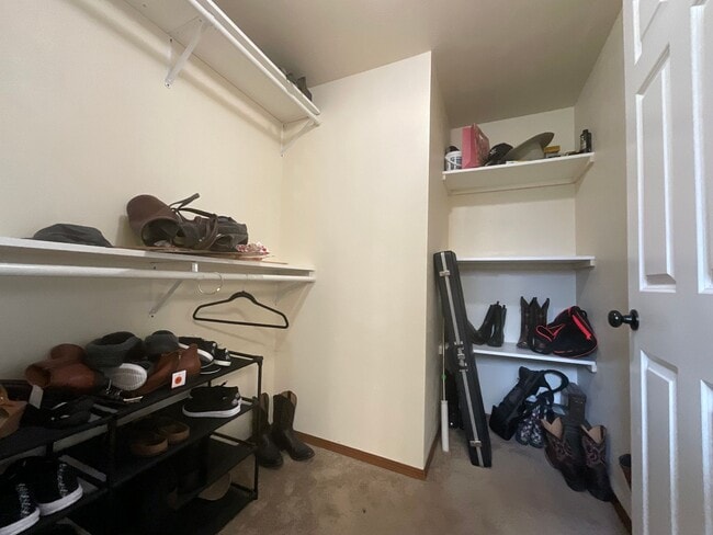 Building Photo - Beautiful 2 Story, Updated Home on Large Lot with 27x27 Shop! Military Welcome!