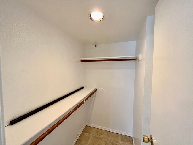 Building Photo - Ranch Style 4 Bedroom Home