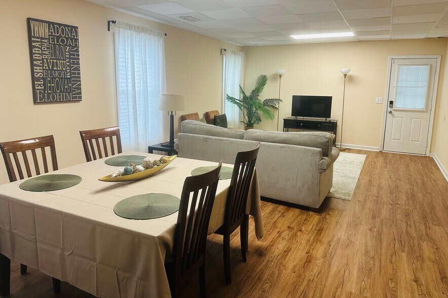 Living Room & Dining Area - 3108 Linsley Ct SW