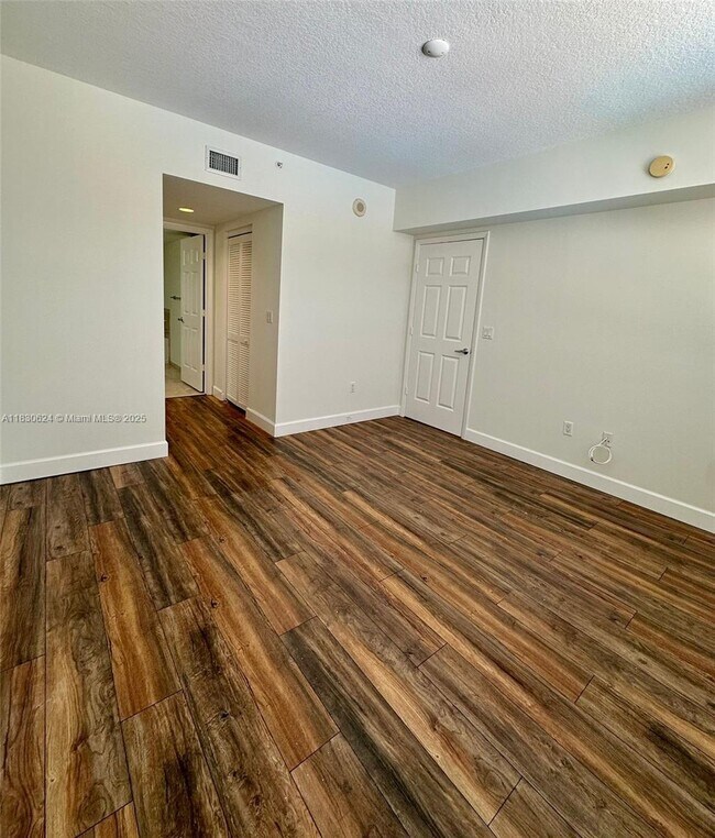 Building Photo - 55 Merrick Way