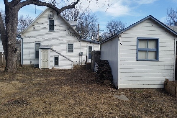 Building Photo - 3-bedroom home with Washer & Dryer Included