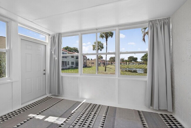 Building Photo - 105 Lake Irene Dr