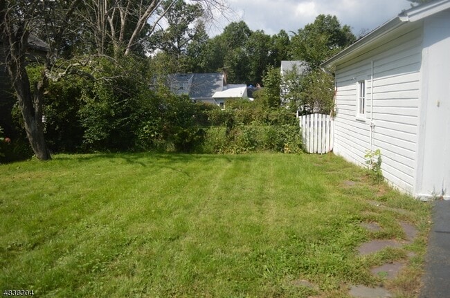 Building Photo - 5 Gates Ave