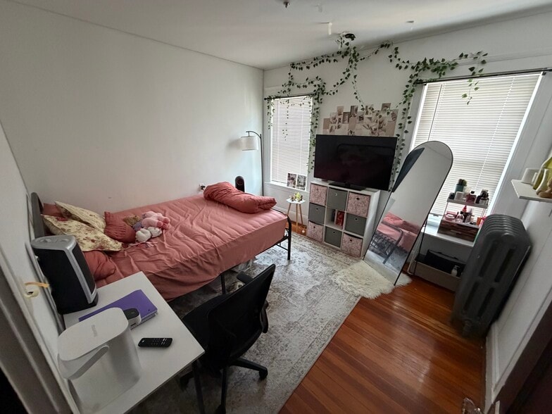 Building Photo - 23 Moraine St