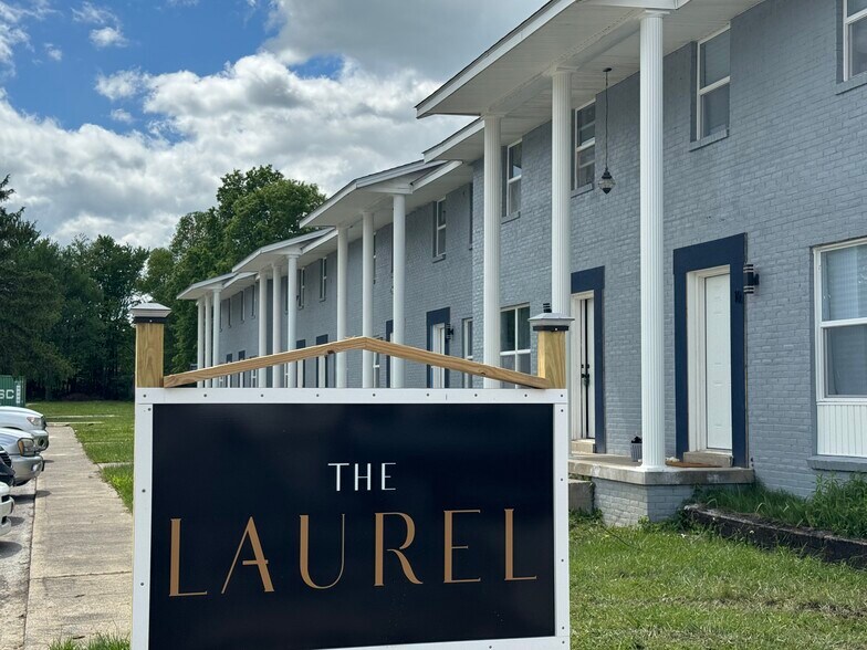 Building Photo - 453 S Laurel Rd