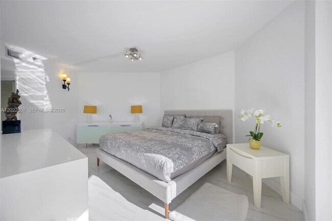 Building Photo - 20185 E Country Club Dr
