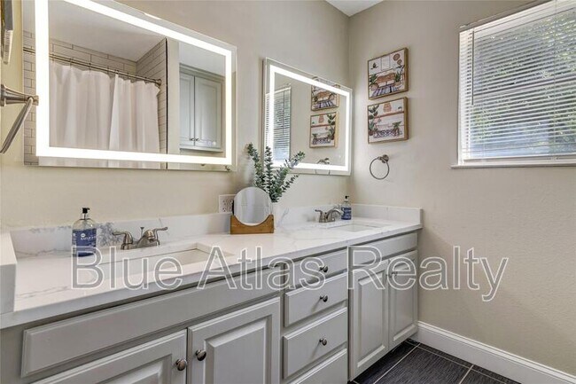 Building Photo - 1712 Dakar Rd W