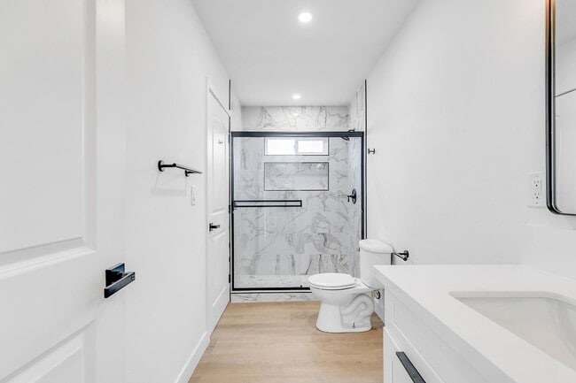 Building Photo - Fully Remodeled 4-Bed 2-Bath Home in Prime...