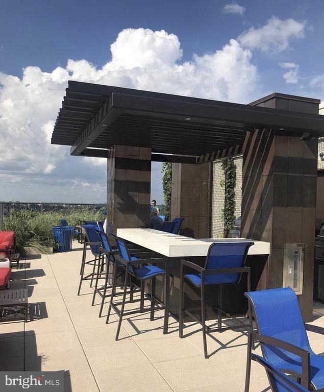 Building Photo - 851 N Glebe Rd