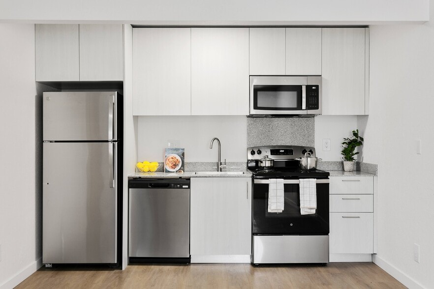 Primary Photo - The Hamptons