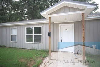 Building Photo - Move in special $550!! 2-bedroom, 2 bath a...