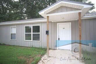 Building Photo - Move in special $600!! 2-bedroom, 2 bath a...
