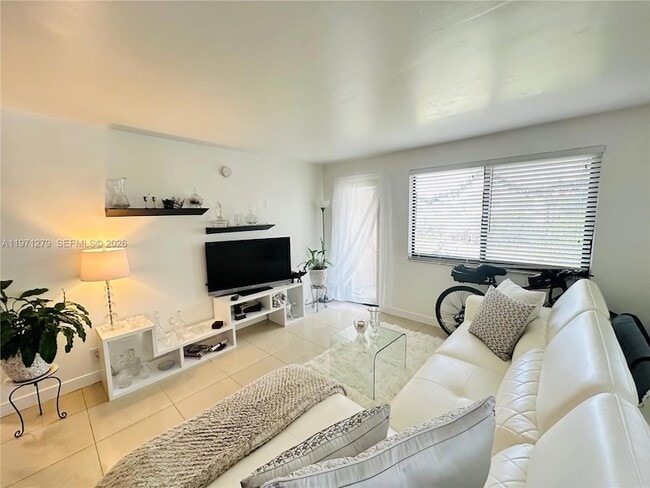 Building Photo - 301 Golden Isles Dr