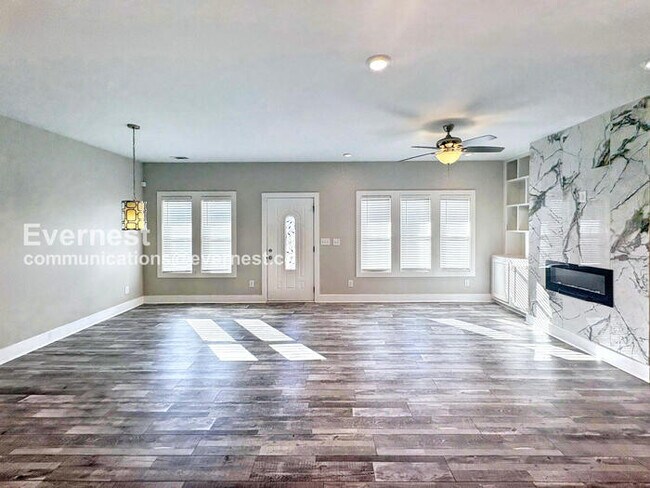 Building Photo - 463 Valley Hill Rd SE