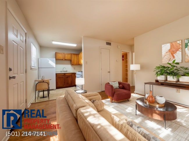 Building Photo - 3415 Town & Country Ave