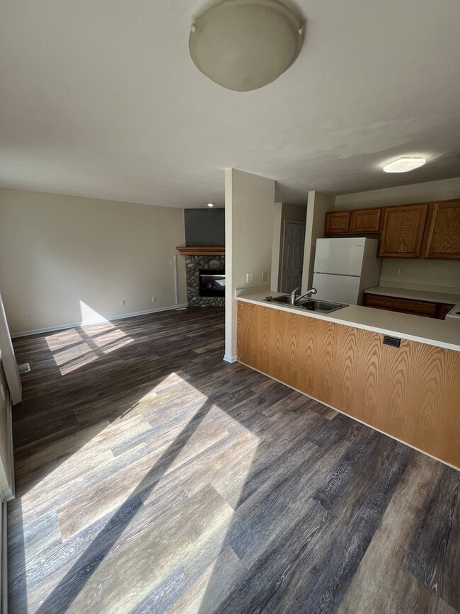 Building Photo - 635 Renker Rd