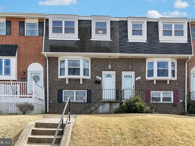 Building Photo - 933 Elm Rd