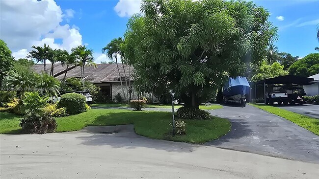 Building Photo - 15305 SW 74th Ct