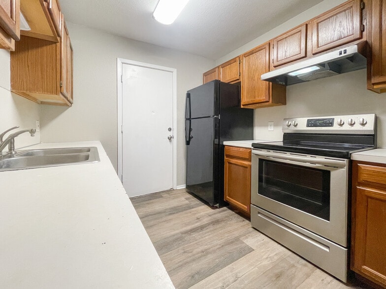 Building Photo - 407 N Bermuda St