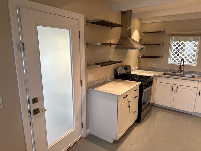 Building Photo - 222 Gull St