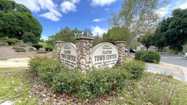 Building Photo - 554 Mt Dell Dr