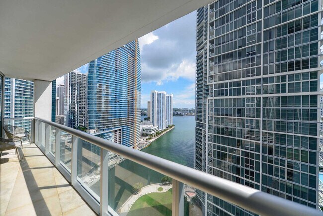 Building Photo - 485 Brickell Ave