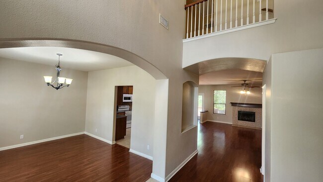 Building Photo - Located In the heart of Stone Oak