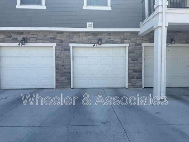Building Photo - 47 W Silver Springs Dr