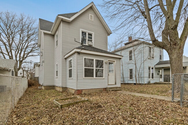 Building Photo - 2219 S Elm St