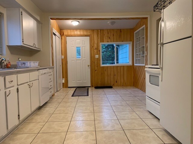 Kitchen - 807 Bayshore Dr