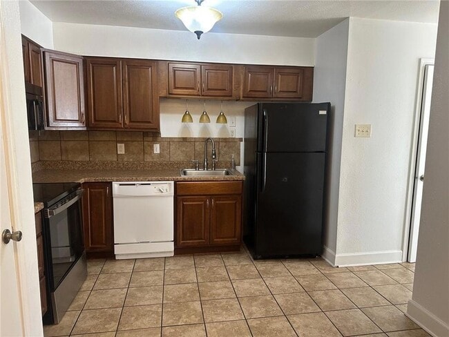 Building Photo - 4421 Herrmann St